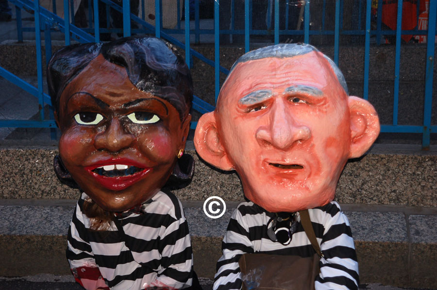 Condi and Bush puppets, Chicago