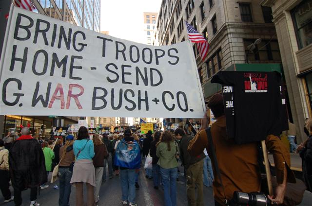 "Bring the troops home" Chicago antiwar demonstration