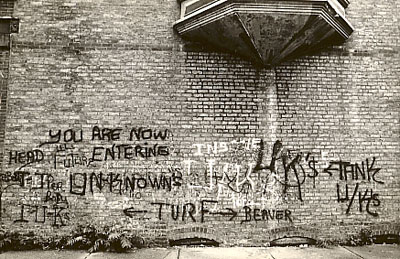 Wicker Park, Chicago, gang graffiti