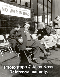 Studs Terkel waiting to speak Iraq antiwar rally