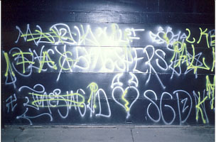 gang graffiti scrawl, Chicago