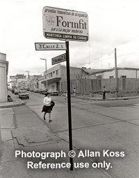 Guatemala street advertisement for bras, "Formfit"