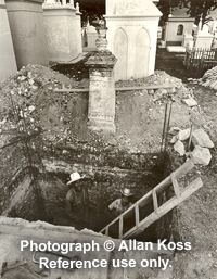 Gravediggers in tomb, Mexico