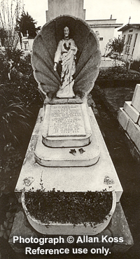 Grave with Jesus statue, Mexico