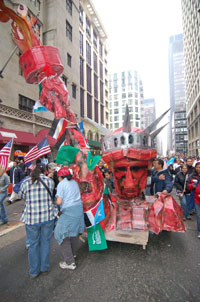 Immigration March, Chicago, 2006, Statue of Liberty mock-up