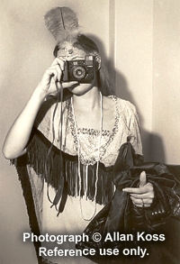 "Flapper" coustume woman photographer on chicagosee.com